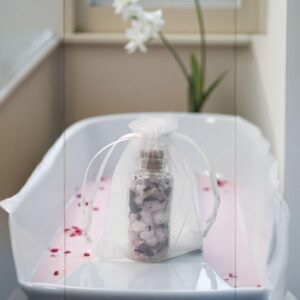 Sal de baño con pétalos de Rosa